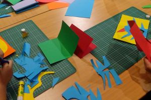 Atelier : fabriquez votre carte pop-up pour la fête des grand-mères (7 à 12 ans)